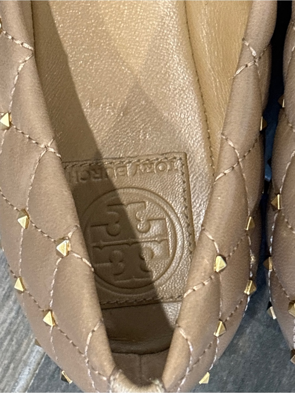 Tory Burch Kaitlin Taupe Gold Cap Toe Studded Medallion Slip On Ballet Flats 9 - Picture 5 of 12